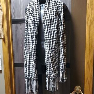 Black and White Houndstooth Scarf
